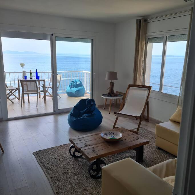 Les Pieds Dans L'Eau, La Tete Dans Les Nuages, Roses Apartment Exterior foto